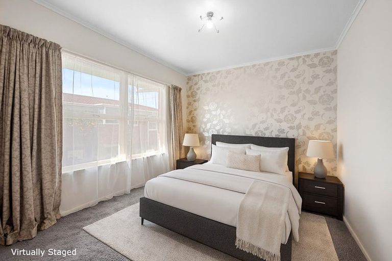 Photo of property in 2/619 Beach Road, Rothesay Bay, Auckland, 0630