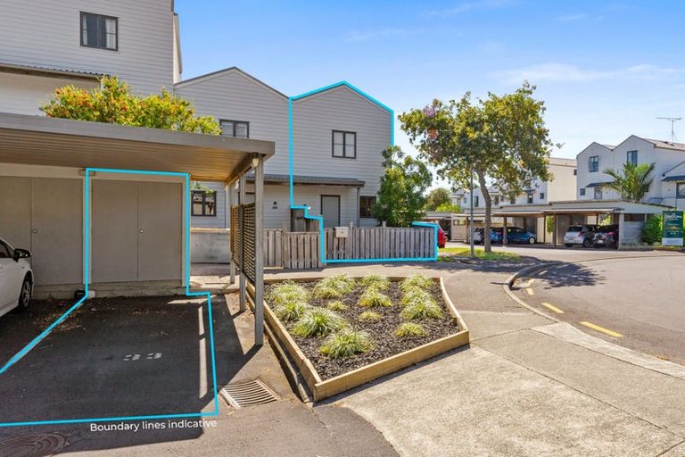 Photo of property in 1/8 Carolina Place, Albany, Auckland, 0632