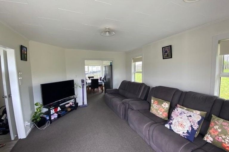 Photo of property in 32 Kenmore Street, Newlands, Wellington, 6037