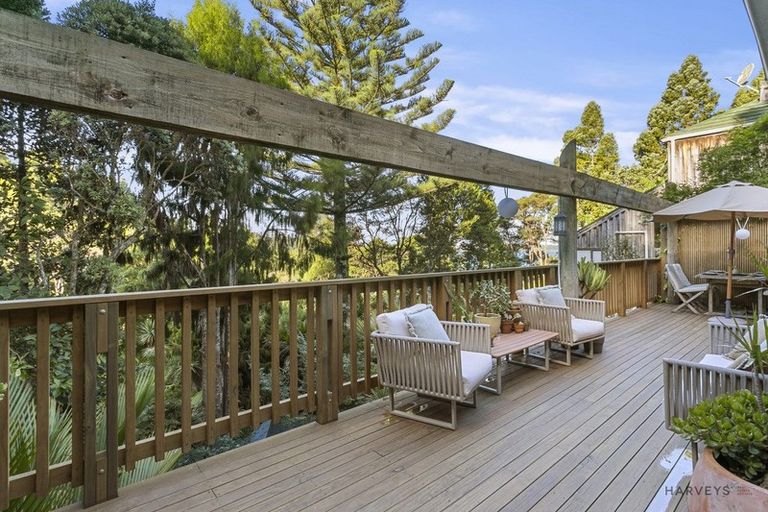 Photo of property in 4 Opou Road, Titirangi, Auckland, 0604