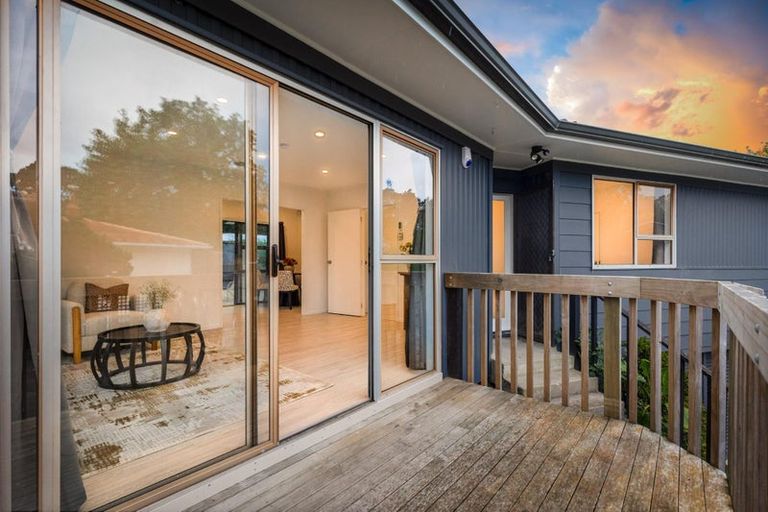 Photo of property in 15 Vina Place, Massey, Auckland, 0614