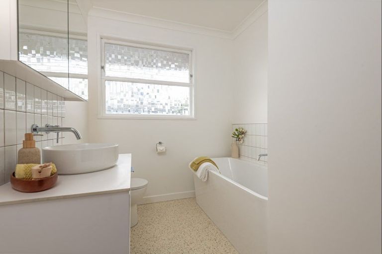 Photo of property in 6 Anaru Place, Awapuni, Palmerston North, 4412