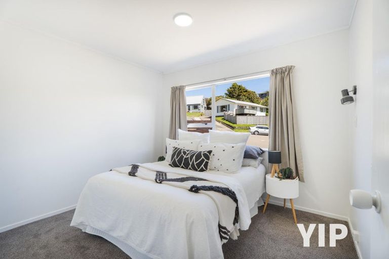 Photo of property in 5 Pimlico Place, Newlands, Wellington, 6037