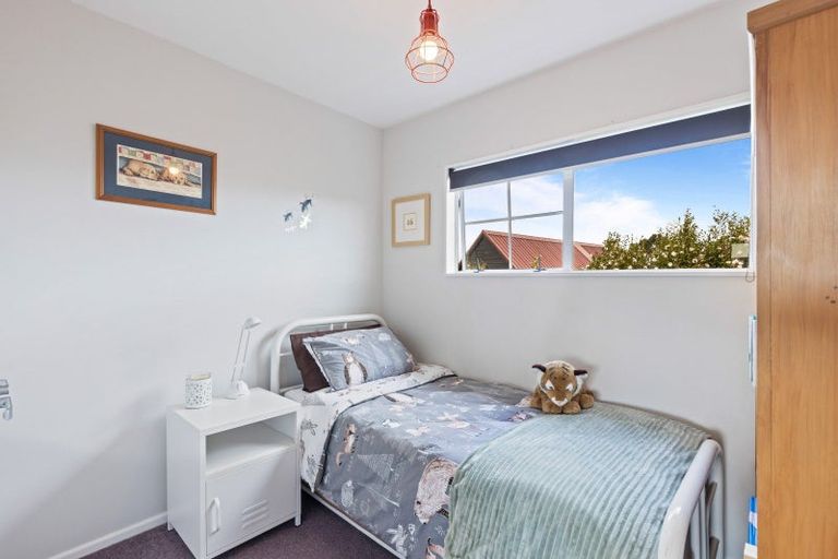 Photo of property in 5 Tamati Place, Merrilands, New Plymouth, 4312