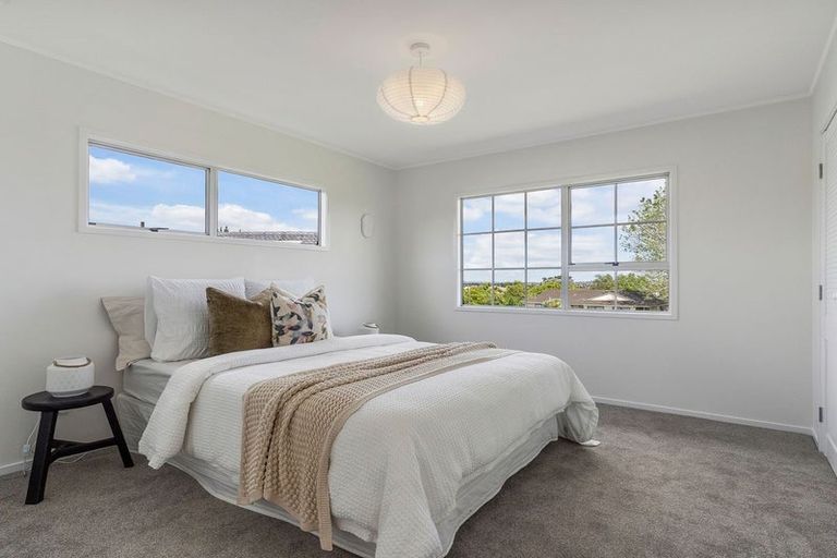 Photo of property in 5 Moxham Grove, Massey, Auckland, 0614