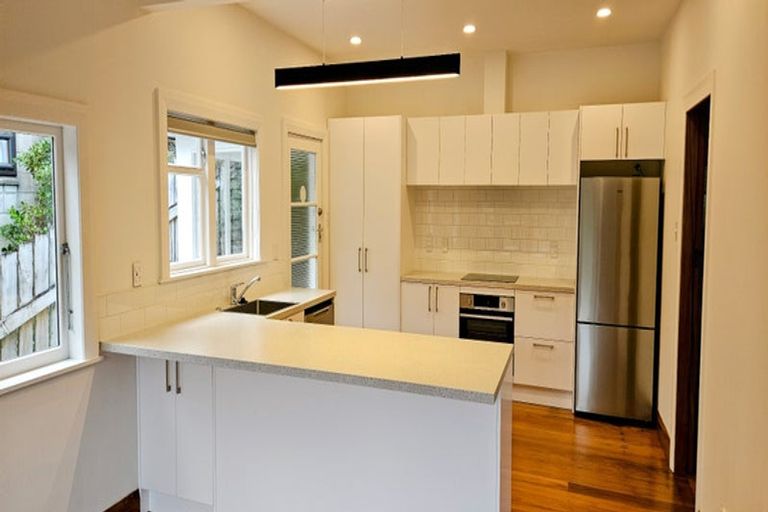Photo of property in 8 Trelissick Crescent, Ngaio, Wellington, 6035
