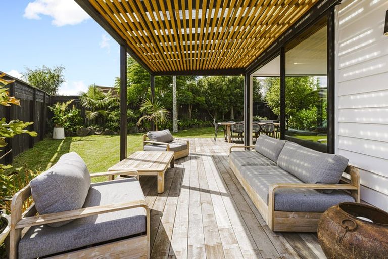 Photo of property in 15c Helga Crescent, Te Atatu Peninsula, Auckland, 0610