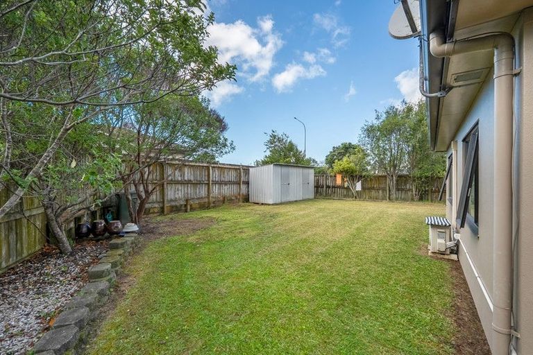 Photo of property in 23 Ballymore Drive, Pinehill, Auckland, 0632