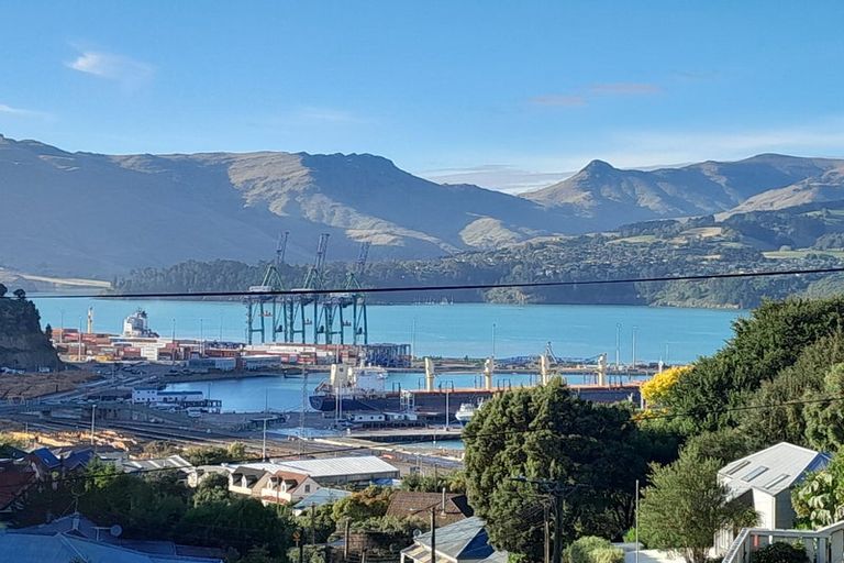 Photo of property in 41 Hawkhurst Road, Lyttelton, 8082