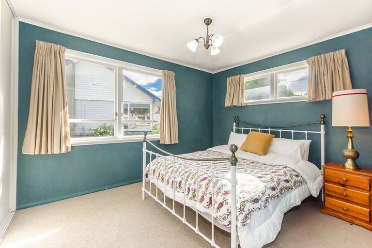 Photo of property in 37 Mazengarb Road, Paraparaumu Beach, Paraparaumu, 5032