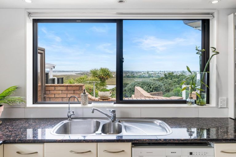 Photo of property in 9 Renoir Street, West Harbour, Auckland, 0618