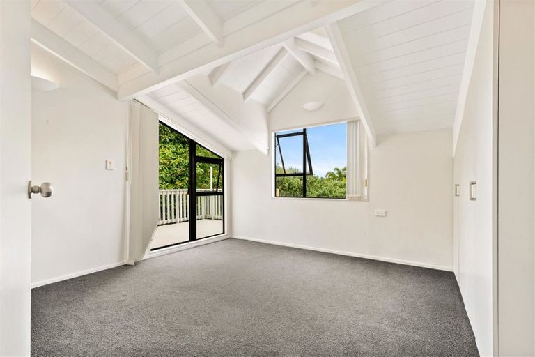 Photo of property in 112 Beach Road, Te Atatu Peninsula, Auckland, 0610