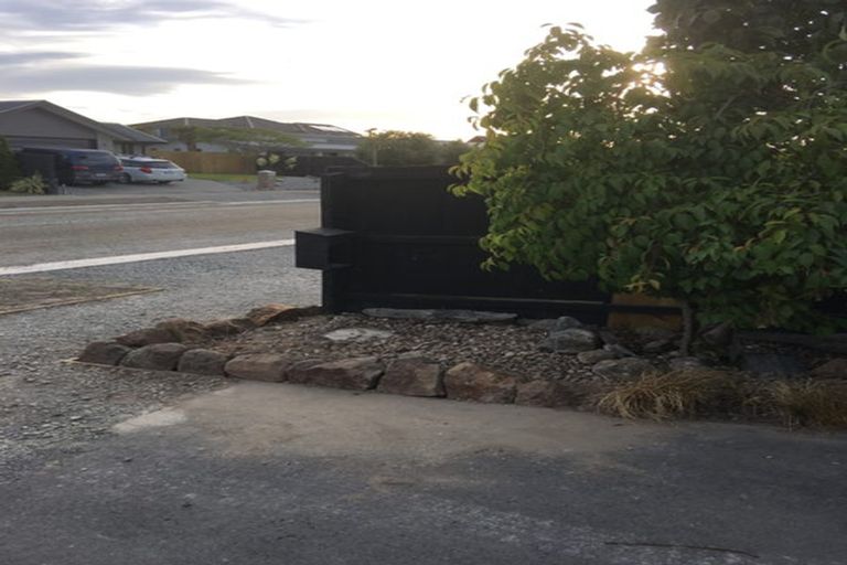 Photo of property in 26 Linkwater Way, Parklands, Christchurch, 8083