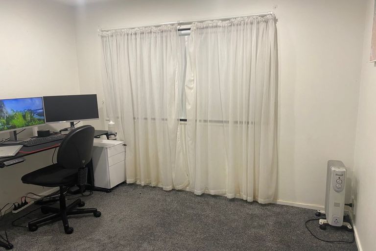 Photo of property in 69a/3 Chivalry Road, Glenfield, Auckland, 0629