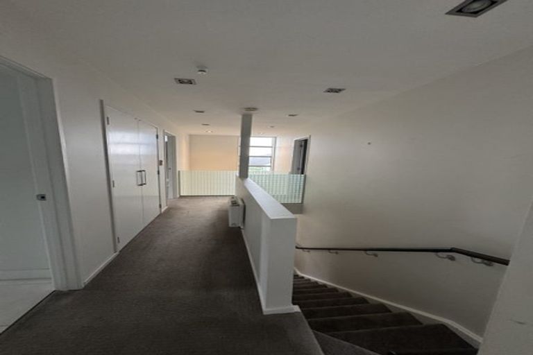 Photo of property in 77 Kittiwake Drive, Schnapper Rock, Auckland, 0632