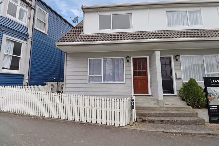 Photo of property in 52 Roxburgh Street, Mount Victoria, Wellington, 6011