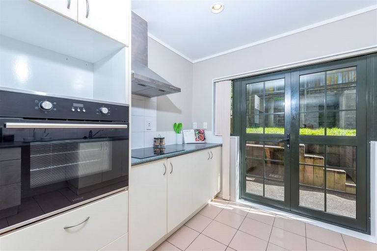 Photo of property in 30 Ginders Drive, Massey, Auckland, 0614