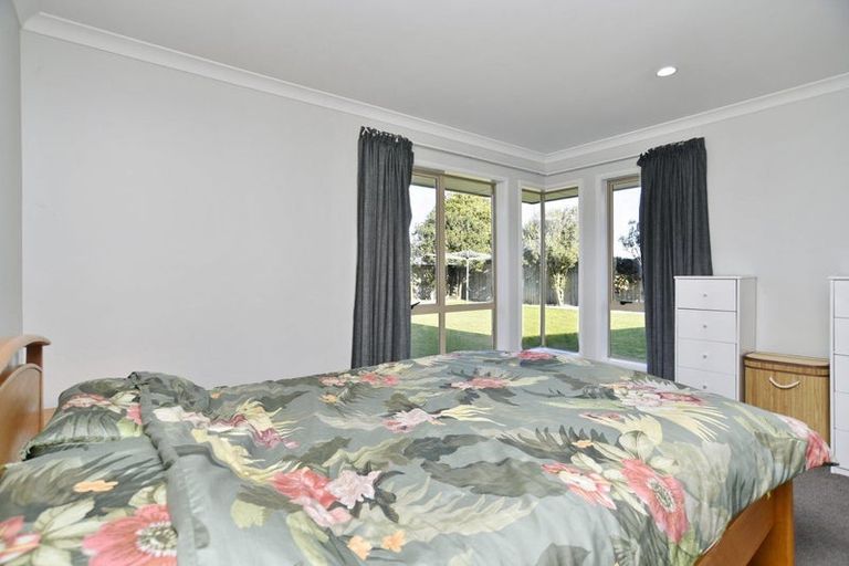 Photo of property in 29 Linkwater Way, Parklands, Christchurch, 8083