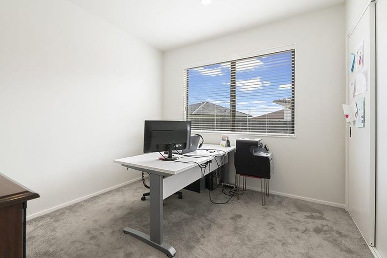 Photo of property in 29 Papa Orchard Drive, Kumeu, 0810