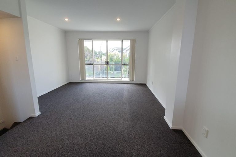 Photo of property in 268/2a Onewa Road, Birkenhead, Auckland, 0626