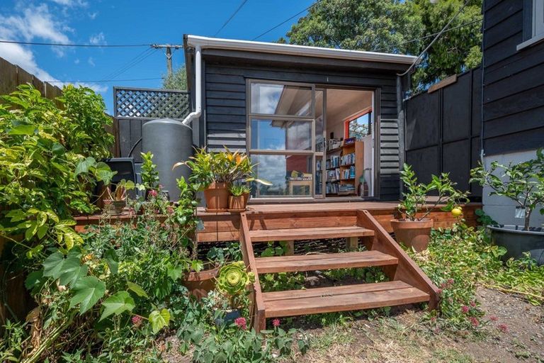 Photo of property in 275 Don Buck Road, Massey, Auckland, 0614
