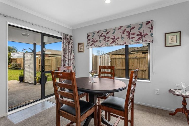 Photo of property in 21 Edgewater Grove, Whakatane, 3120