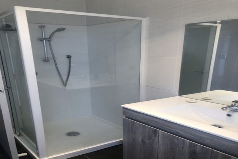 Photo of property in 1/12 Taynith Place, Glenfield, Auckland, 0629