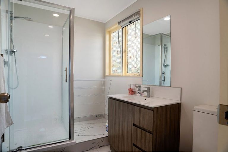 Photo of property in 20 Humphrey Kemp Avenue, Henderson, Auckland, 0612