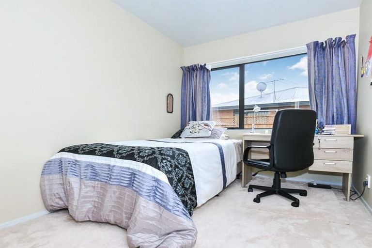 Photo of property in 25 Robertson Road, Favona, Auckland, 2024