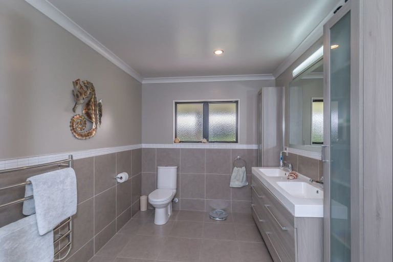 Photo of property in 22 Waipuna Grove, Levin, 5571