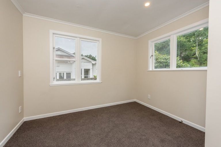 Photo of property in 58 Garden Road, Northland, Wellington, 6012