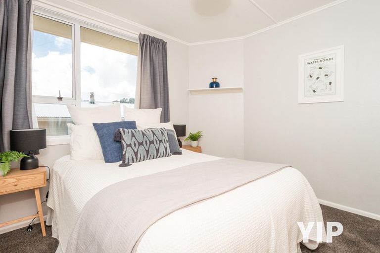 Photo of property in 8 Link Road, Newlands, Wellington, 6037