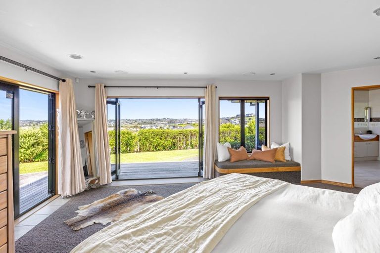 Photo of property in 115 Grand Drive, Orewa, 0931