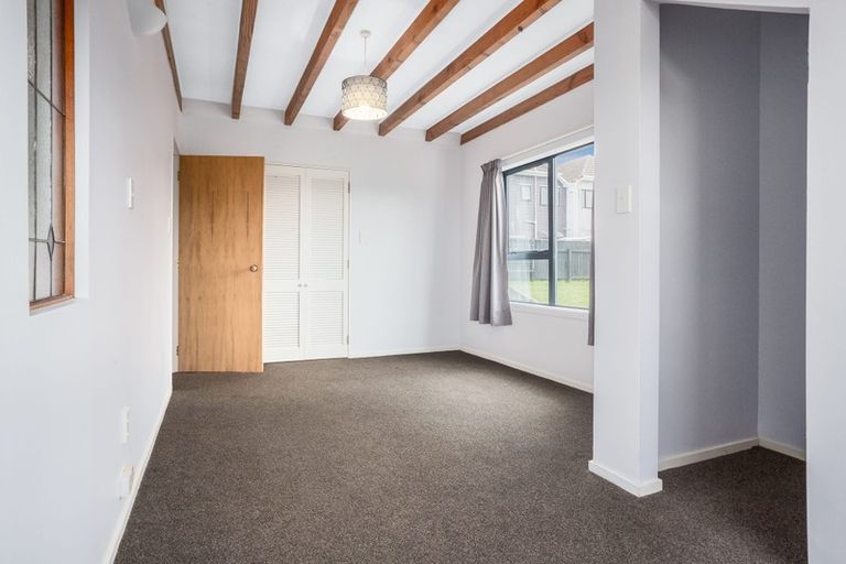 Photo of property in 15 Cobar Close, Maupuia, Wellington, 6022