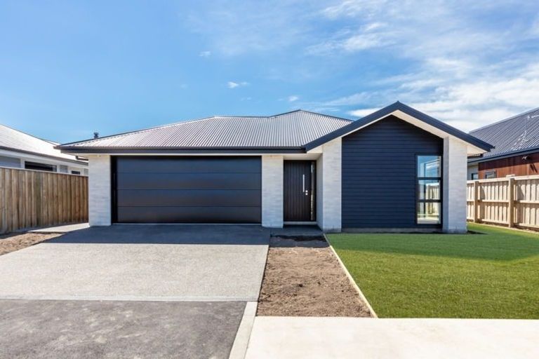 Photo of property in 17 Northmoor Boulevard, Rolleston, 7615