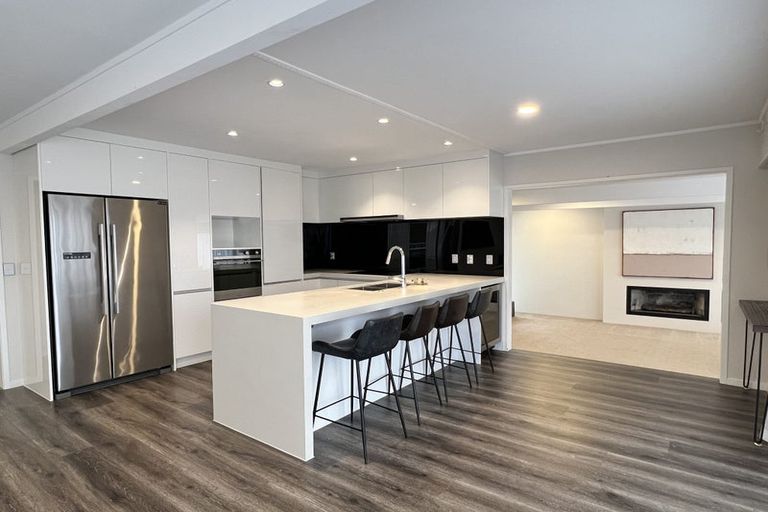 Photo of property in 2a Eastcliffe Road, Castor Bay, Auckland, 0620