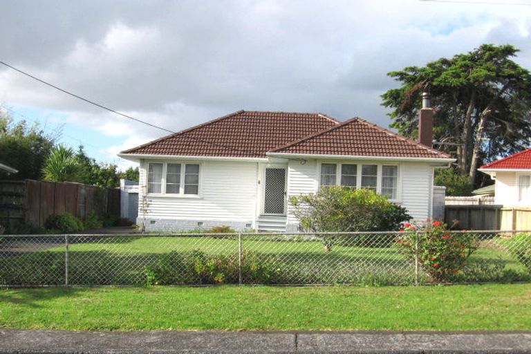Photo of property in 14 Mackenzie Street, Te Atatu South, Auckland, 0610
