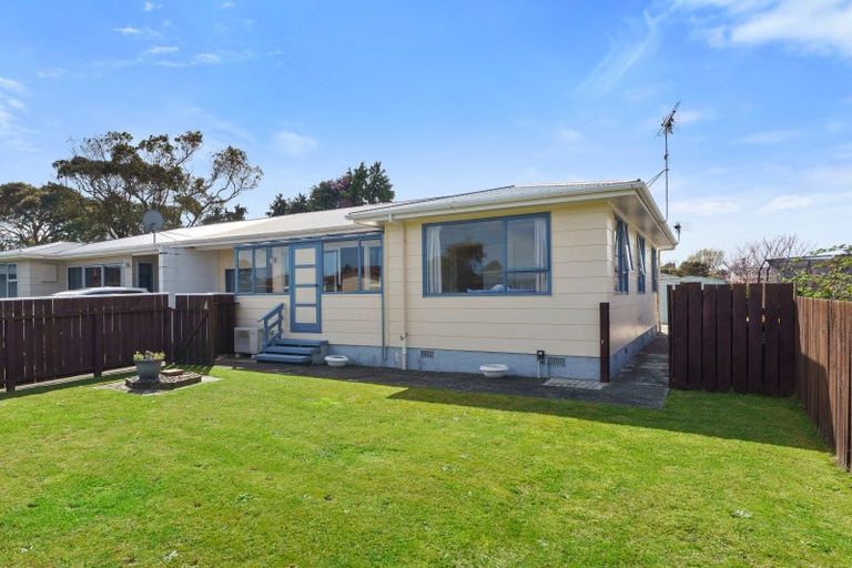 Photo of property in 8a&b Sharda Grove, Paraparaumu Beach, Paraparaumu, 5032