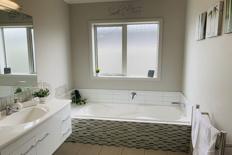 Photo of property in 8 Orotu Drive, Poraiti, Napier, 4112