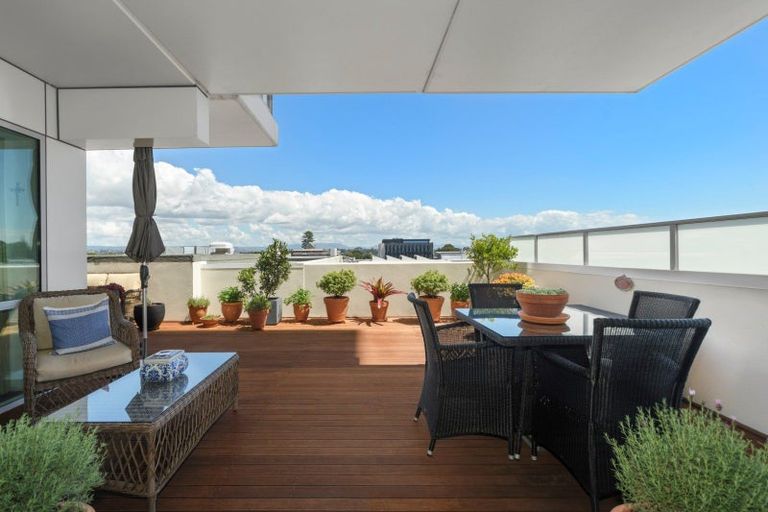 Photo of property in 12/72e Devonport Road, Tauranga, 3110
