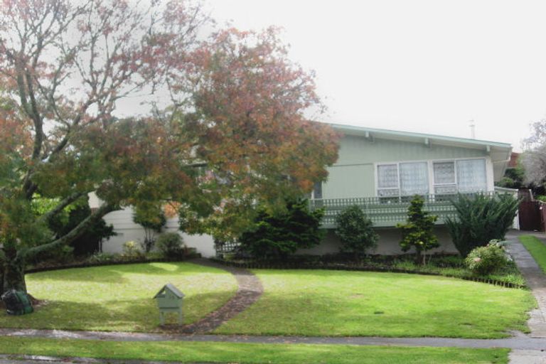 Photo of property in 18 Marvon Downs Avenue, Pakuranga Heights, Auckland, 2010