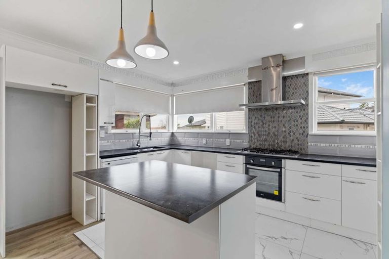 Photo of property in 57 Golf Road, New Lynn, Auckland, 0600