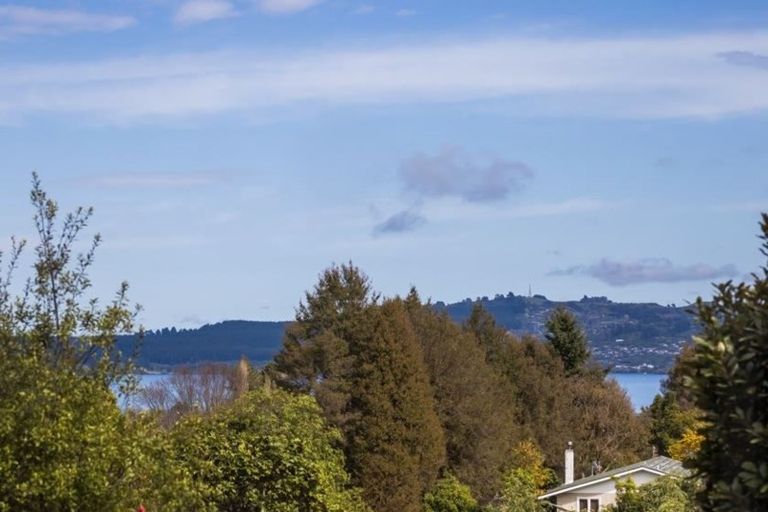 Photo of property in 9 Titoki Avenue, Waipahihi, Taupo, 3330