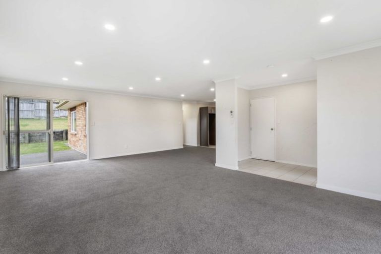 Photo of property in 4 Guinness Place, Massey, Auckland, 0614
