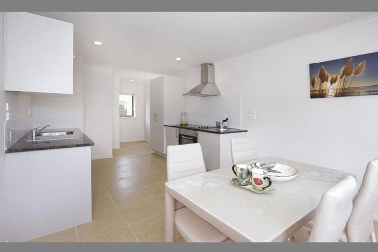 Photo of property in 10/2 Swan Hill Drive, Glen Eden, Auckland, 0602