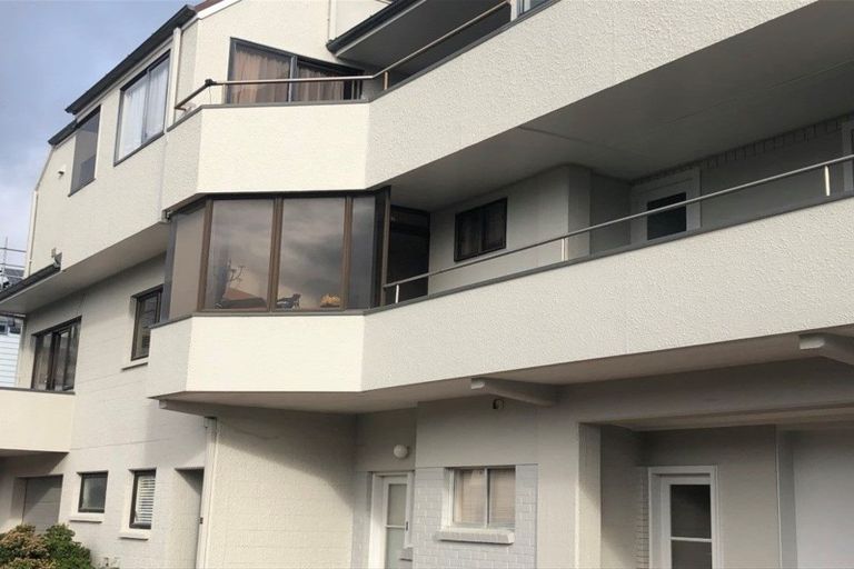Photo of property in 40 Maunganui Road, Mount Maunganui, 3116