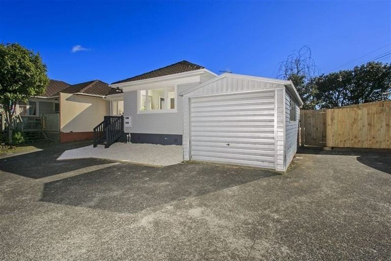 Photo of property in 24 Reid Road, New Lynn, Auckland, 0600