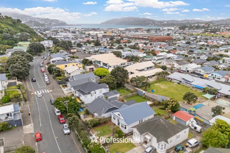 Photo of property in 79 Queens Drive, Lyall Bay, Wellington, 6022
