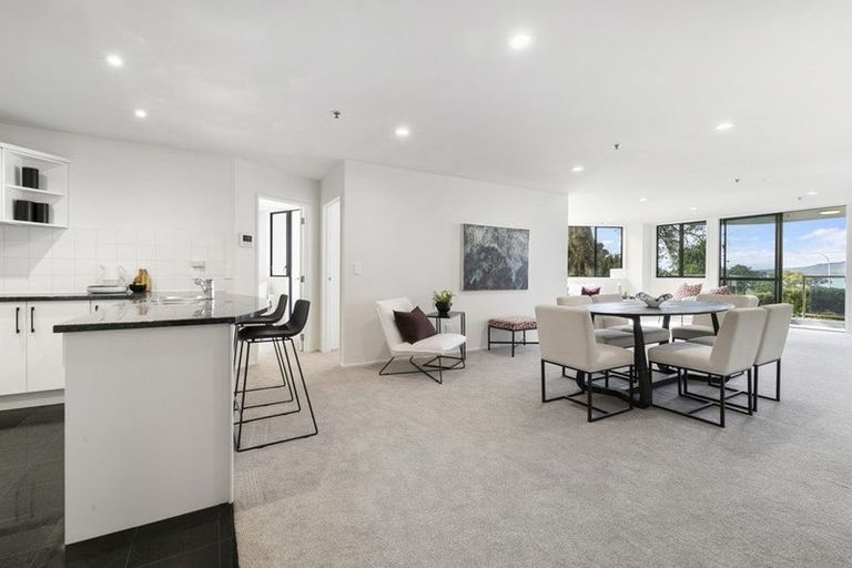 Photo of property in 5c The Promenade, Takapuna, Auckland, 0622