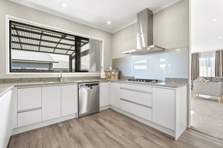 Photo of property in 2 Makaka Lane, Silverdale, 0932